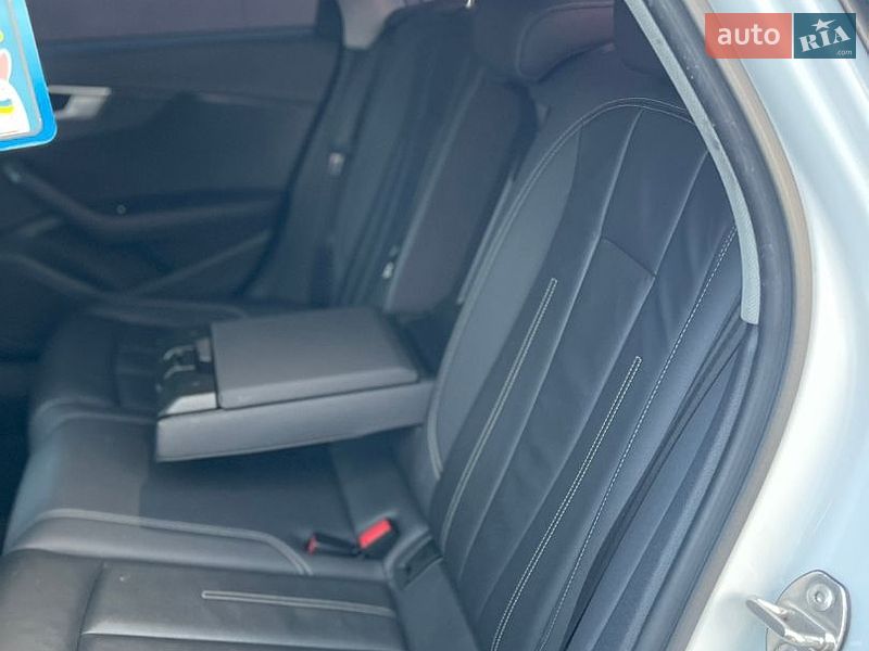 Седан Audi A4 2021 в Стрые