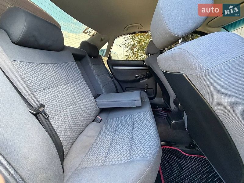 Седан Audi A4 1997 в Дрогобичі