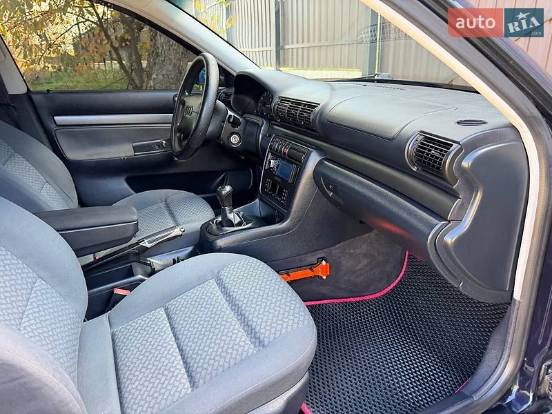 Седан Audi A4 1997 в Дрогобичі