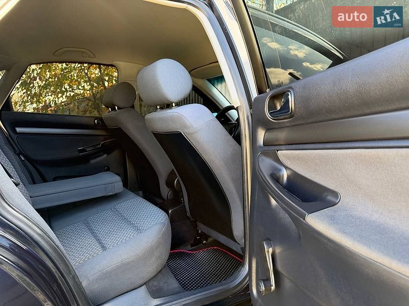 Седан Audi A4 1997 в Дрогобичі