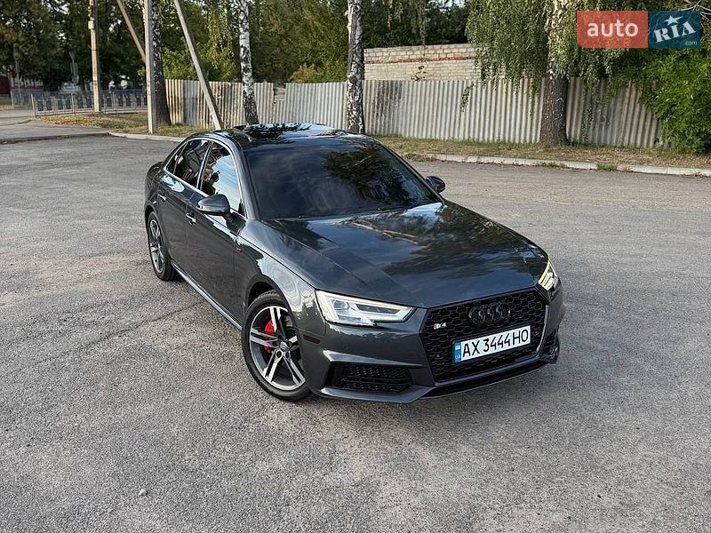 Седан Audi A4 2015 в Первомайске