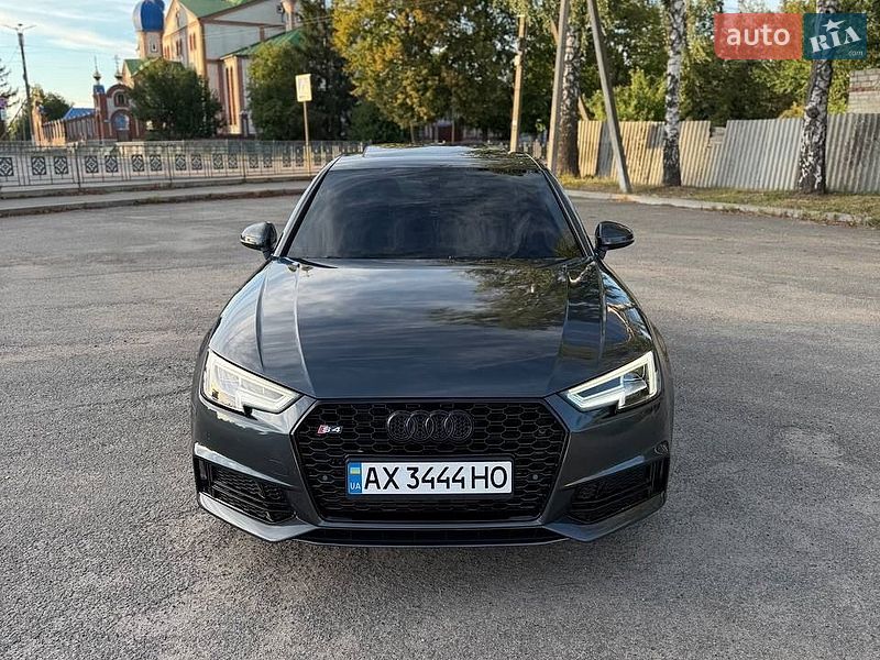 Седан Audi A4 2015 в Первомайске