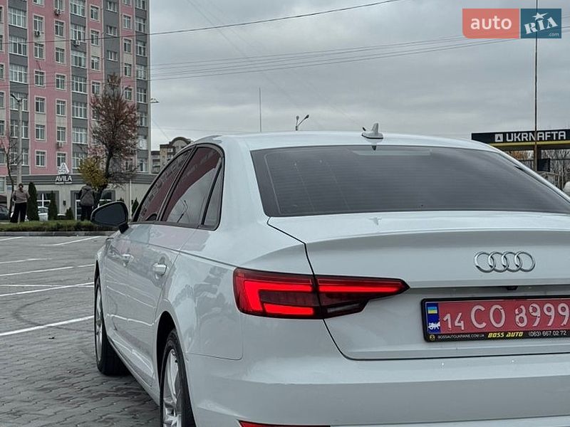 Седан Audi A4 2016 в Хмельницком