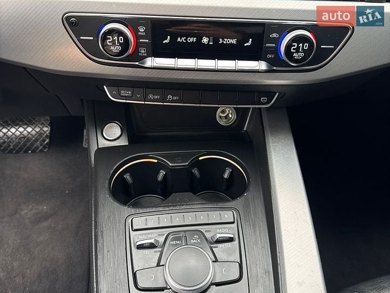 Седан Audi A4 2016 в Хмельницком