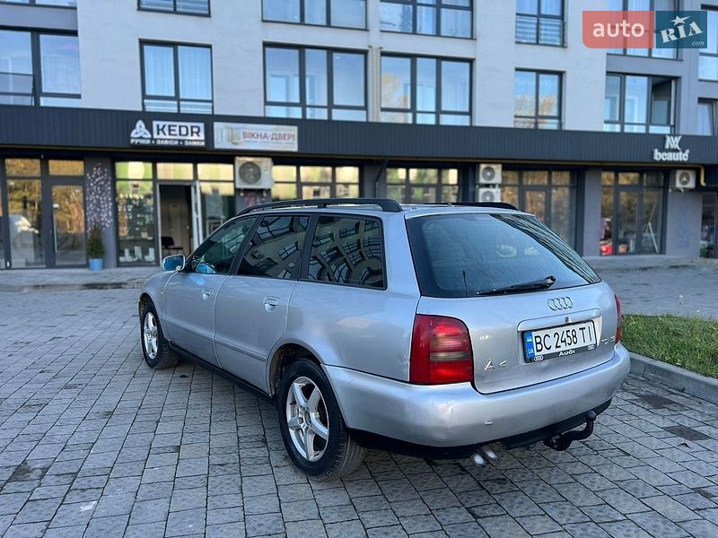 Универсал Audi A4 1997 в Новояворовске