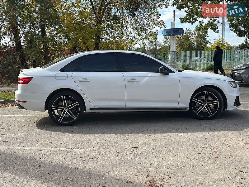 Седан Audi A4 2015 в Полтаве