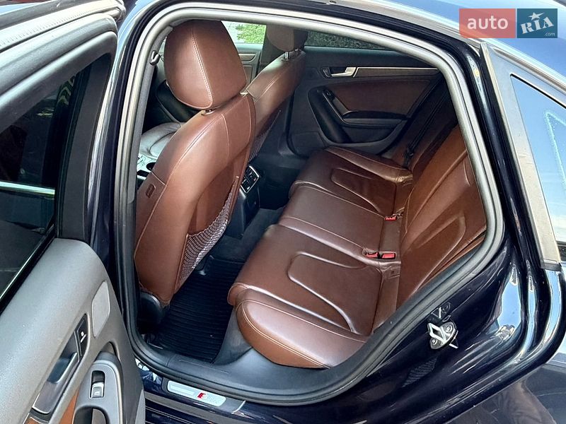 Седан Audi A4 2015 в Львове