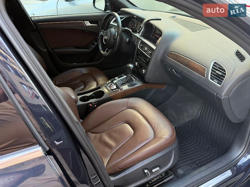Седан Audi A4 2015 в Львове