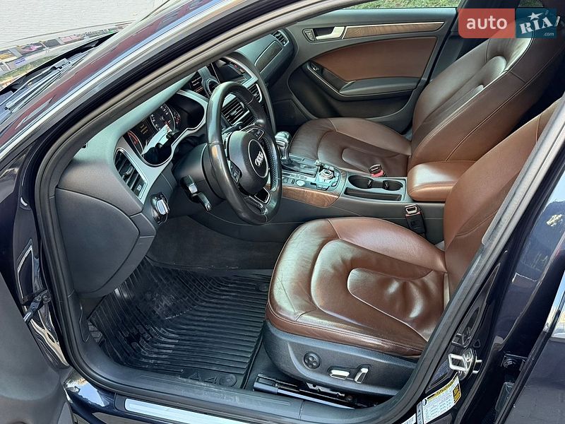 Седан Audi A4 2015 в Львове