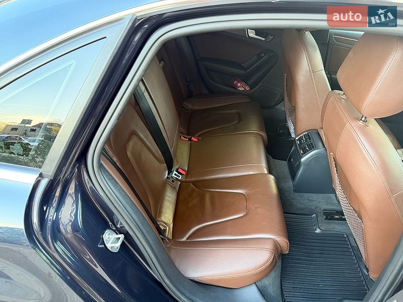 Седан Audi A4 2015 в Львове