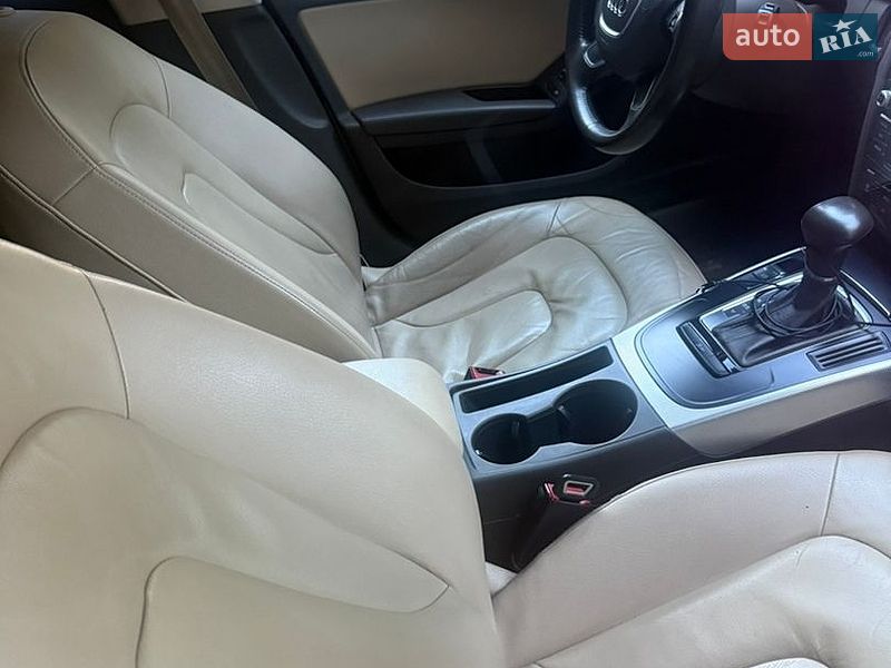 Седан Audi A4 2014 в Ровно