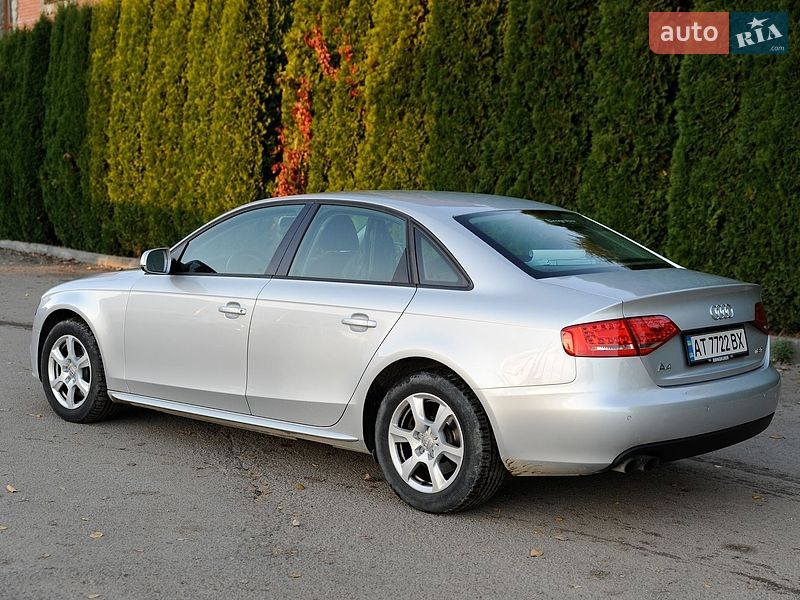 Седан Audi A4 2010 в Ивано-Франковске
