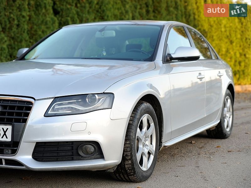 Седан Audi A4 2010 в Ивано-Франковске