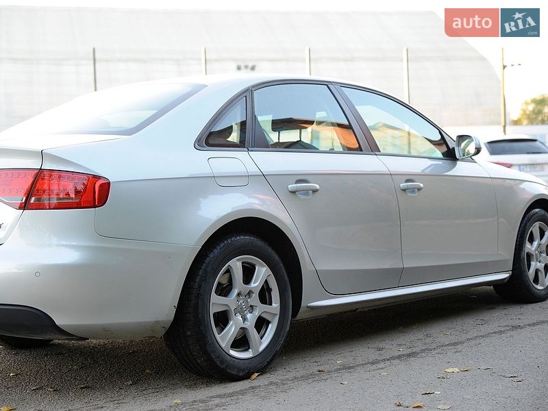 Седан Audi A4 2010 в Ивано-Франковске