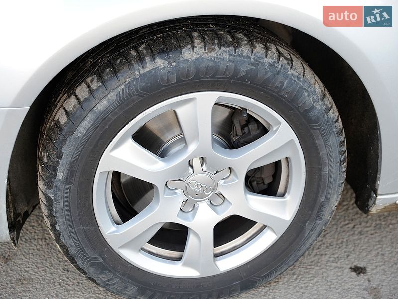 Седан Audi A4 2010 в Ивано-Франковске