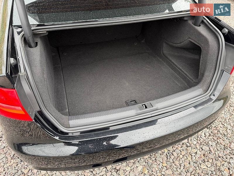 Седан Audi A4 2013 в Винниках