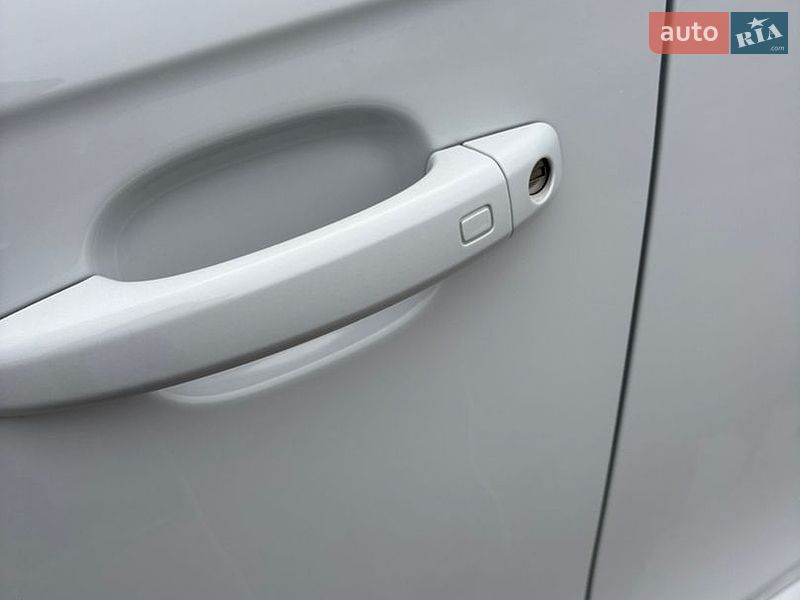 Седан Audi A4 2014 в Калиновке