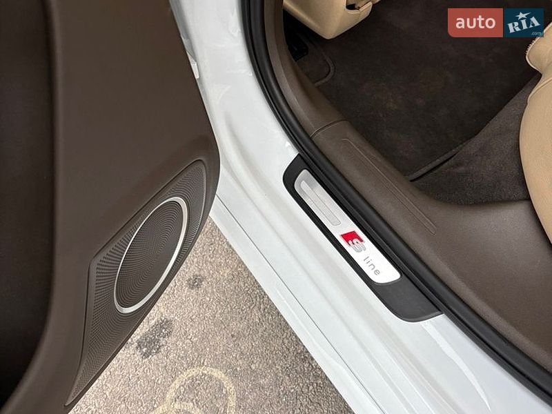 Седан Audi A4 2014 в Калиновке