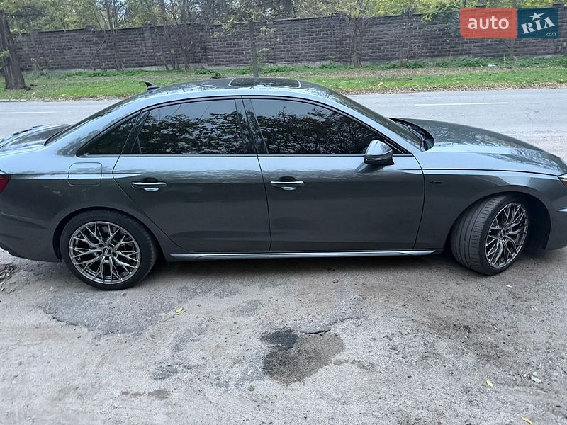Седан Audi A4 2021 в Запорожье