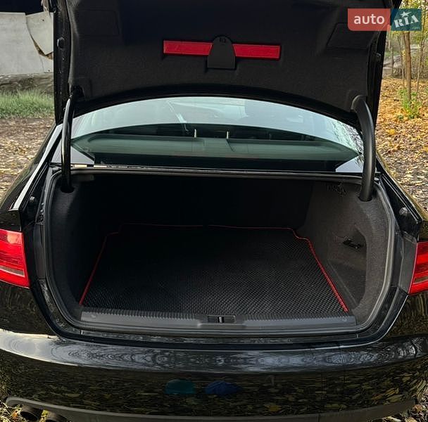 Седан Audi A4 2009 в Умані