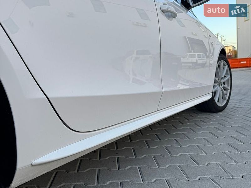Седан Audi A4 2015 в Львові