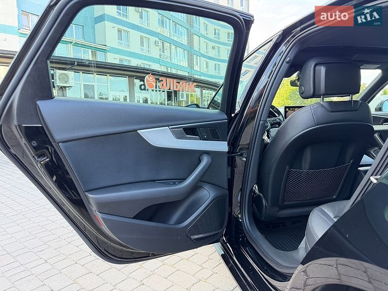 Седан Audi A4 2017 в Ивано-Франковске