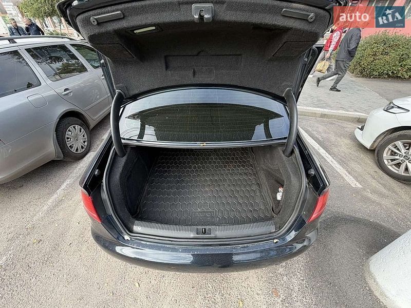 Седан Audi A4 2010 в Дніпрі