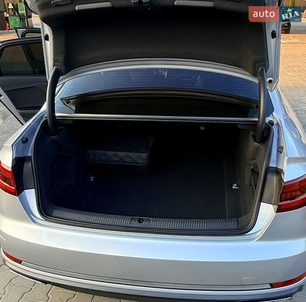 Седан Audi A4 2018 в Тернополе