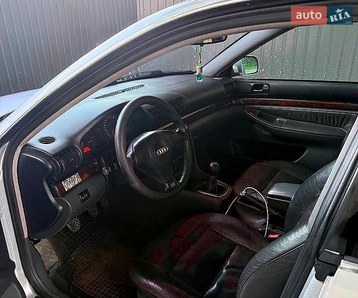 Седан Audi A4 1999 в Одесі