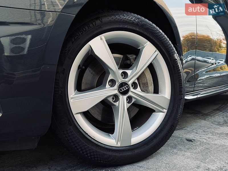 Седан Audi A4 2021 в Киеве