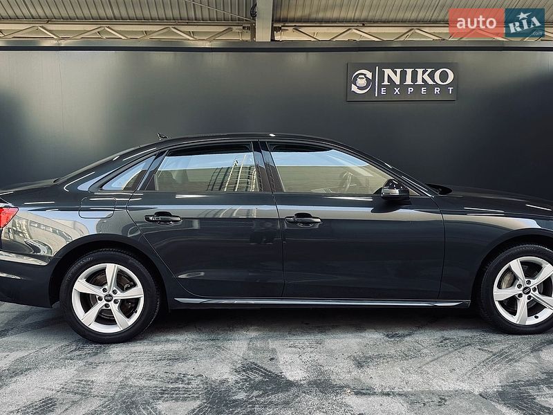 Седан Audi A4 2021 в Киеве