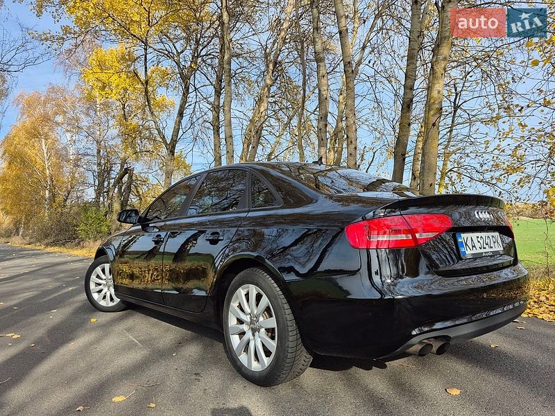 Седан Audi A4 2012 в Мені