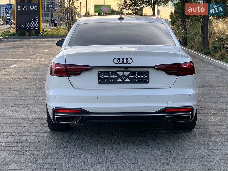 Седан Audi A4 2022 в Киеве
