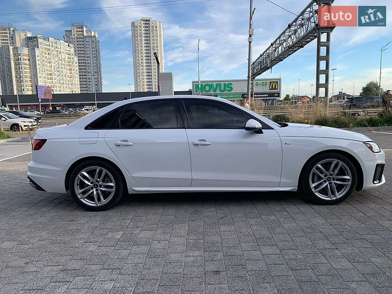Седан Audi A4 2022 в Києві