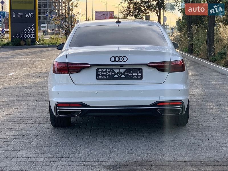 Седан Audi A4 2022 в Києві
