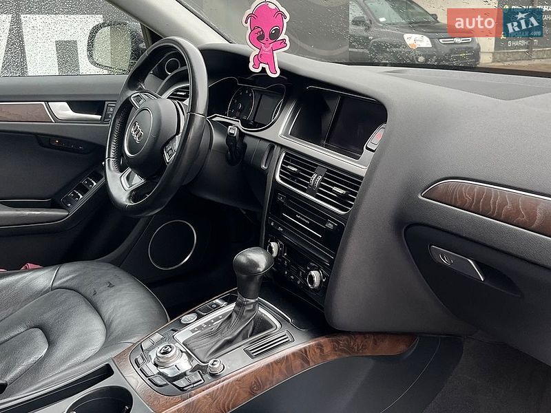 Седан Audi A4 2013 в Стрию