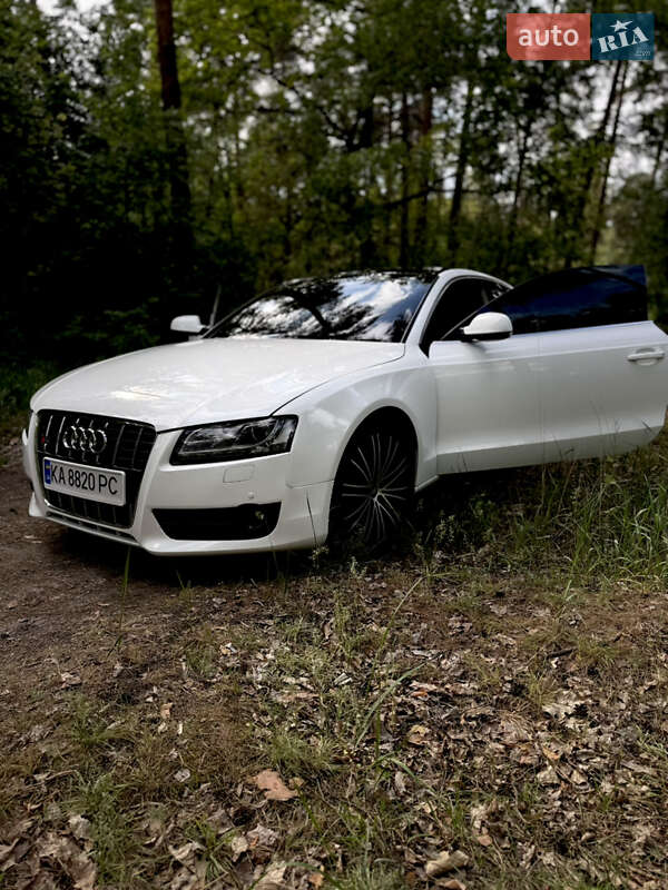 Купе Audi A5 2010 в 