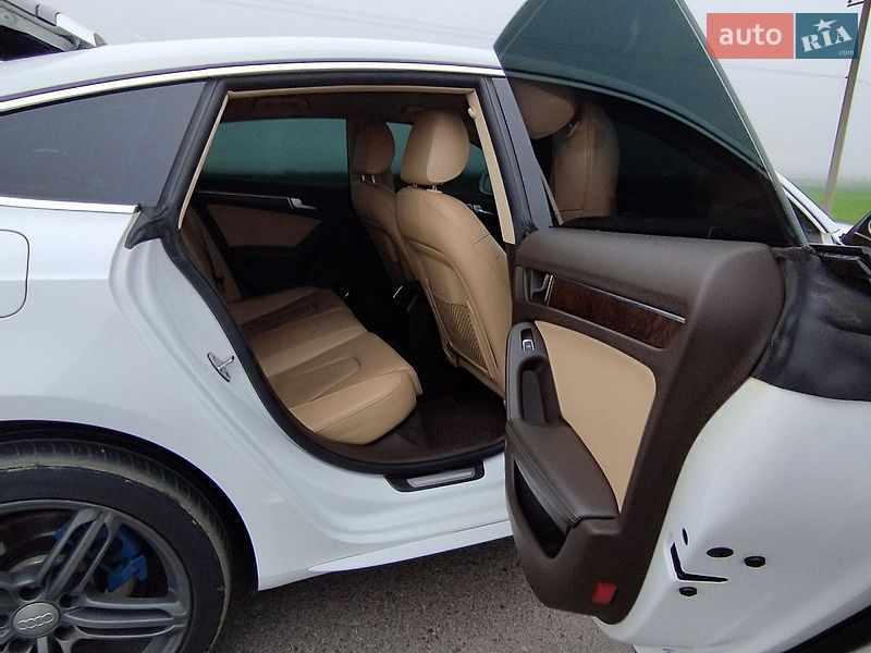 Купе Audi A5 2012 в Раздельной
