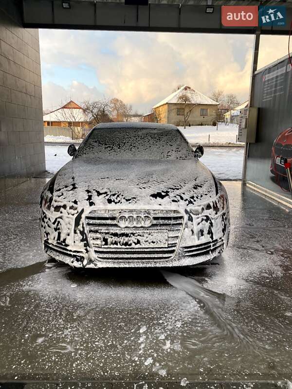 Седан Audi A6 2013 в Иршаве