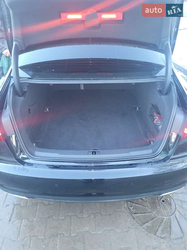 Седан Audi A6 2015 в Надворной