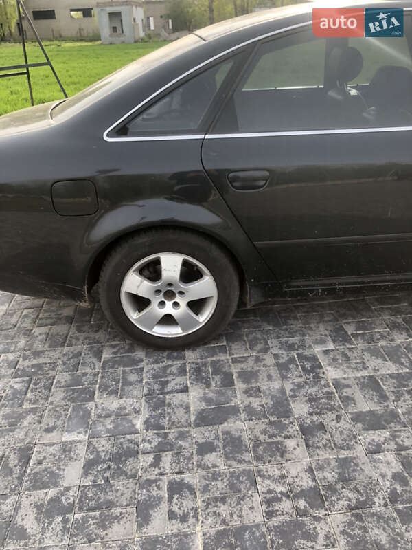 Седан Audi A6 2001 в Корце
