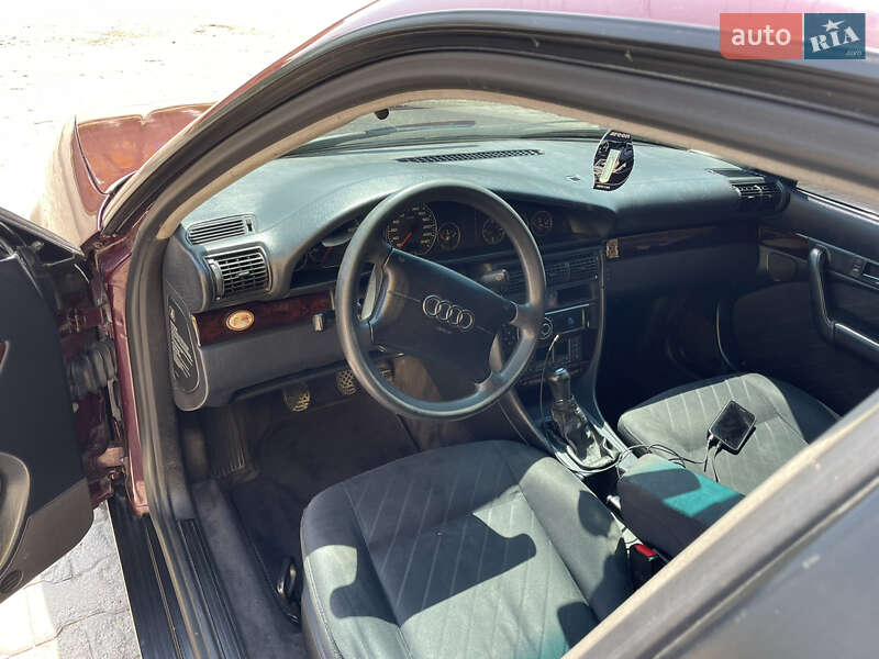 Седан Audi A6 1996 в Рава-Русской