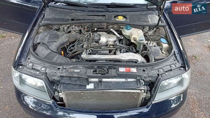 Седан Audi A6 2001 в Городке