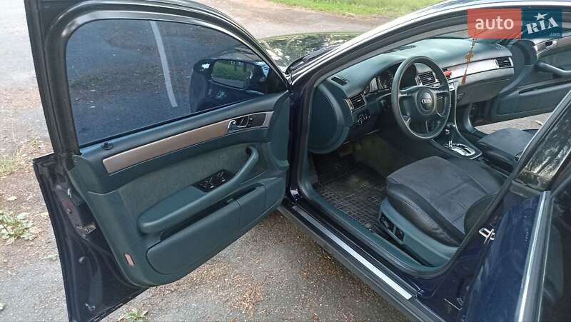Седан Audi A6 2001 в Городке