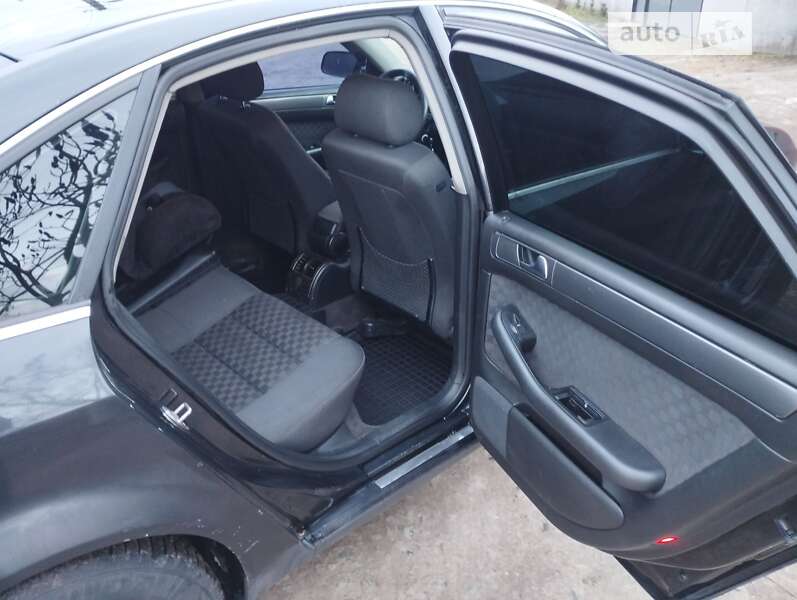 Седан Audi A6 2001 в Бобровице