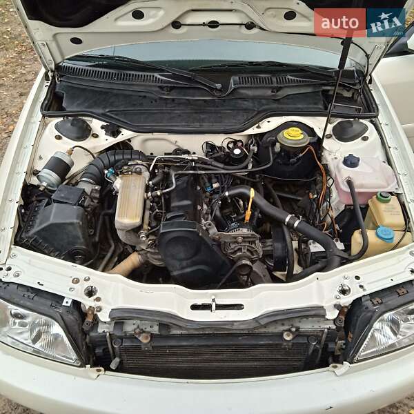 Седан Audi A6 1995 в Заречном