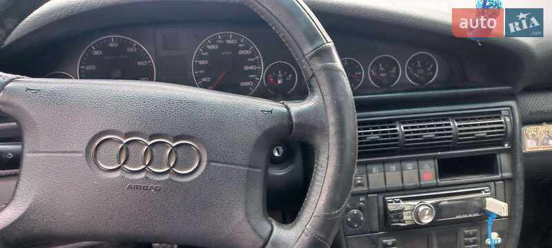 Седан Audi A6 1995 в Смеле