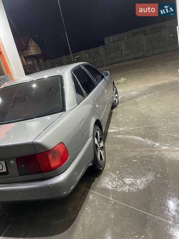 Седан Audi A6 1995 в Черновцах