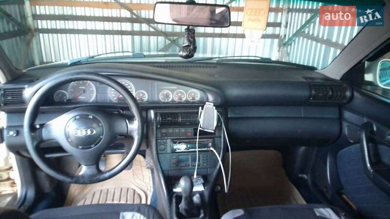 Седан Audi A6 1995 в Берегово