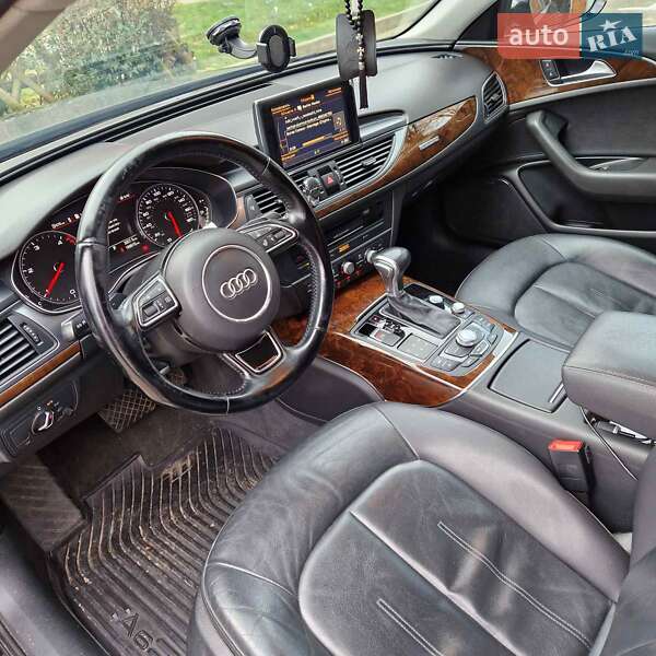 Седан Audi A6 2014 в Герці